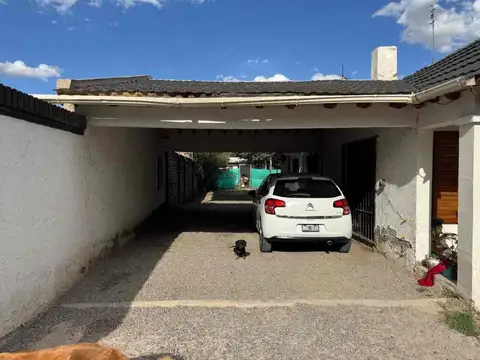 Casa en Venta con 3 cocheras