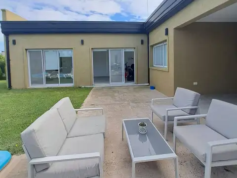 Casa en Venta en Pilar del Este - San Ramon, USD 220.000