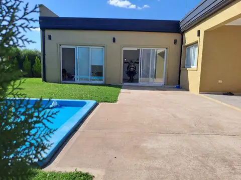 Casa en Venta con 4 cocheras