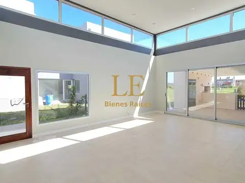 Casa en Alquiler al Oeste