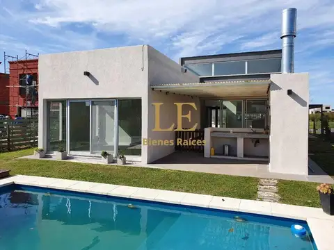 Casa 4 ambientes con 3 baños