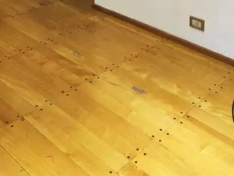 Junín 200, Piso 5