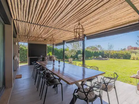 Casa 7 ambientes con 4 baños
