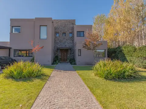 Casa en Venta con 6 cocheras