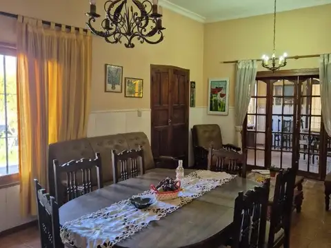 Casa 4 ambientes con 2 baños