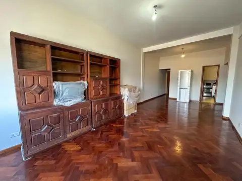 Avenida San Martín 6900, Piso 1