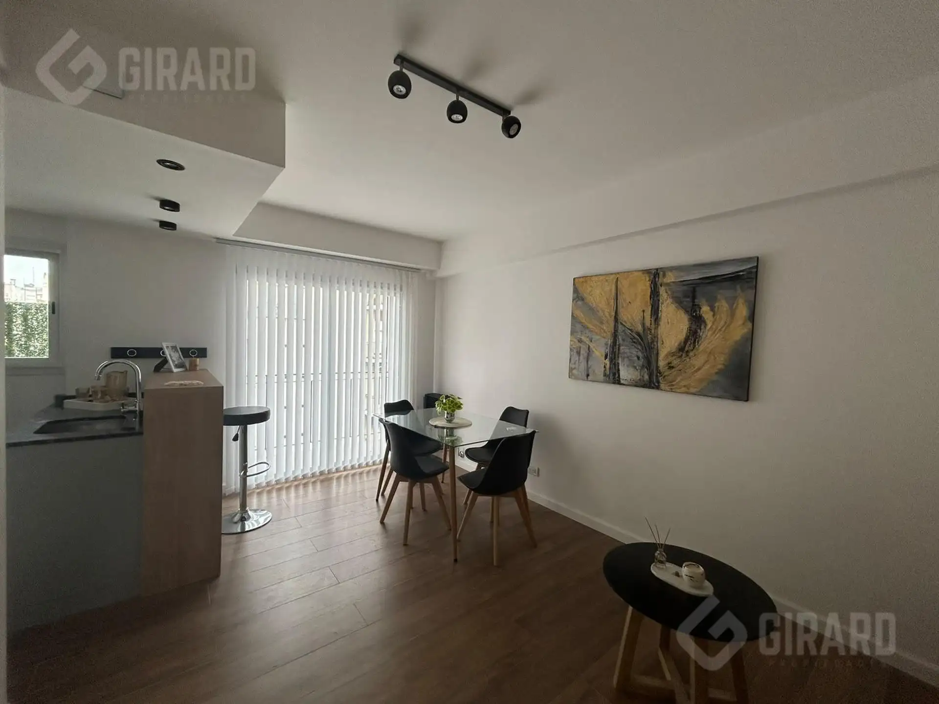 Venta de Departamento de 2 ambientes en zona centro, reciclado y amoblado