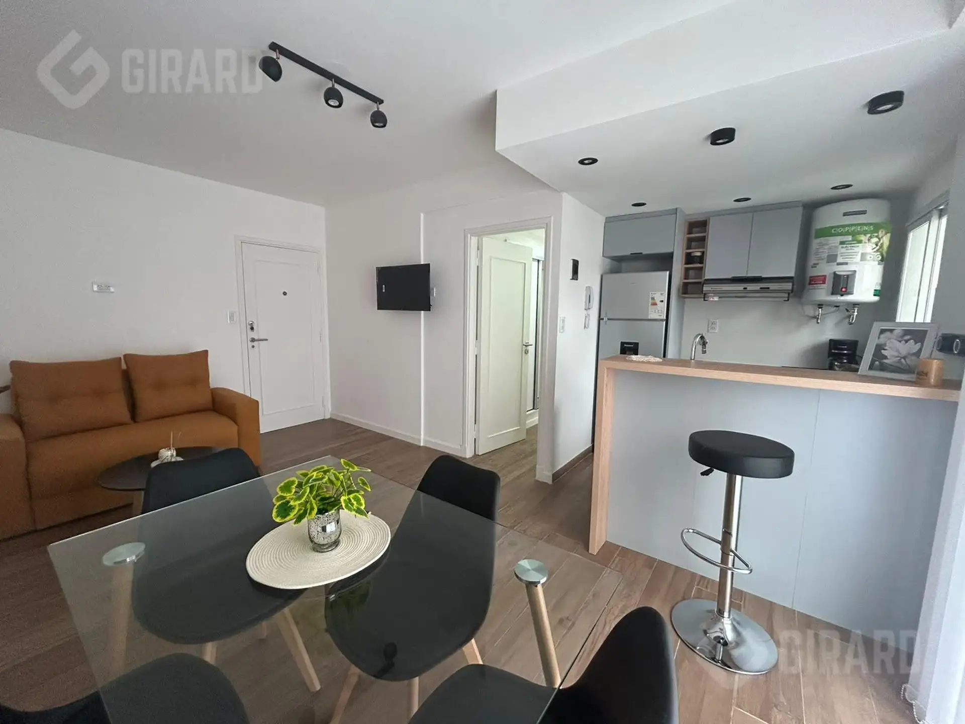Venta de Departamento de 2 ambientes en zona centro, reciclado y amoblado