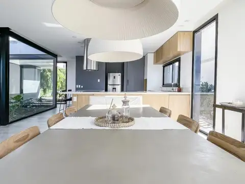 Casa 4 ambientes con 3 baños