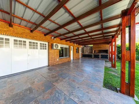 Casa 7 ambientes con 3 baños