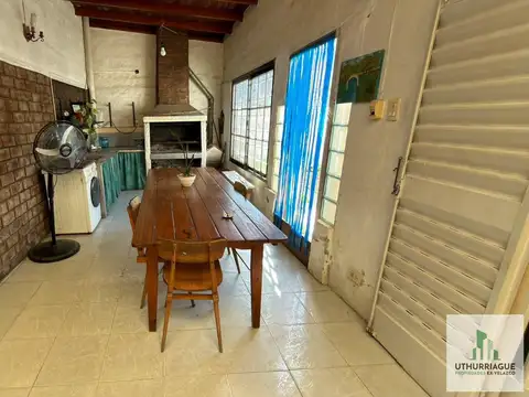 Casa en Alquiler con 2 cocheras
