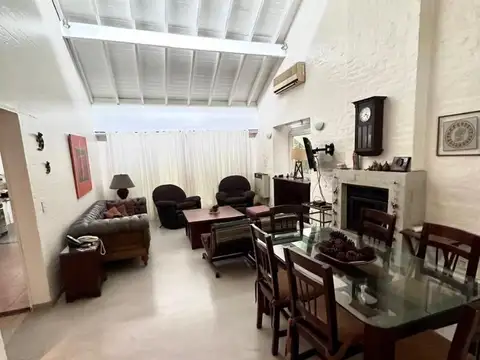 Casa 4 ambientes con 4 baños