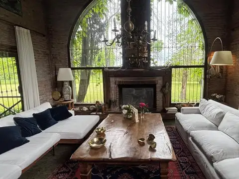 Casa 6 ambientes con 4 baños