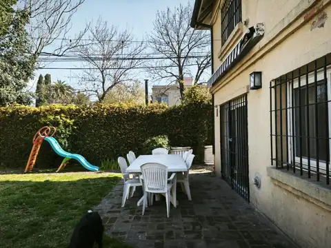 Casa 7 ambientes con 2 baños