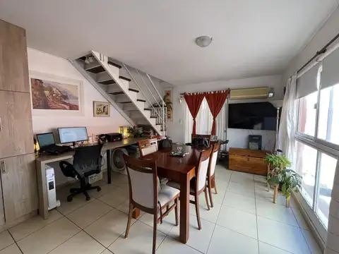 ¡Alquiler! ¡Oportunidad única en Alberdi! Dpto en 2 plantas ¡Con terraza y balcón!