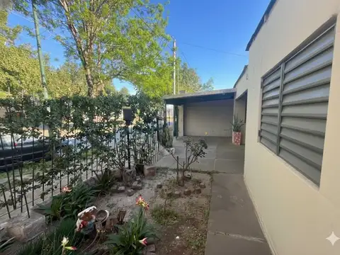 VENTA DE CASA 3 DORMIT./COCHERA/AMPLIO PATIO