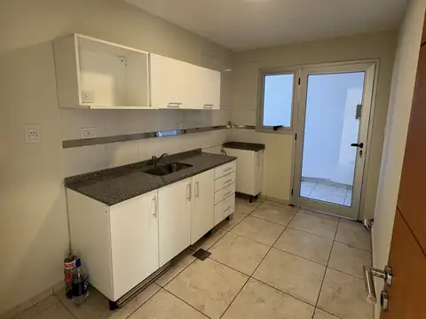 Ed. Jujuy 625 Depto de 3 Habitaciones con cochera.