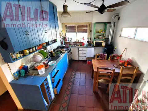 Casa 6 ambientes con 2 baños