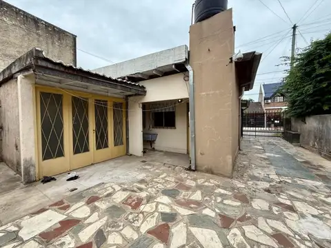 Depto Tipo Casa en Alquiler con 1 cocheras