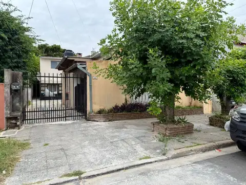 Ph de 3 ambientes al frente, con cochera y apto credito en san justo