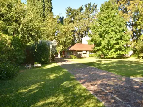 Quinta de 2100m² en Ricardo Rojas - 2 Casas