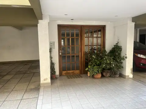 Departamento tres ambientes en venta con cochera zona centro de San Fernando.