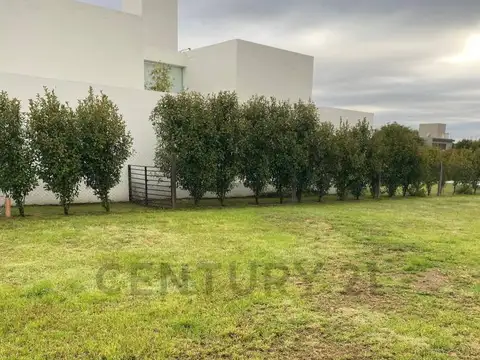 Terreno en Venta en Manantiales Country, USD 275.000