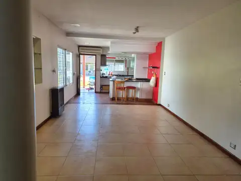 Casa 5 ambientes con 3 baños