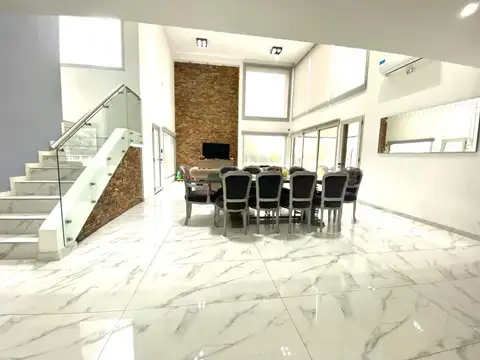Casa en Alquiler de 4 dormitorios