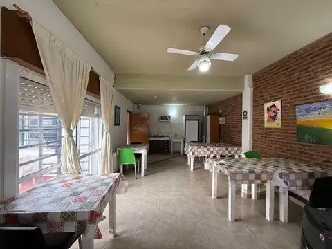 Casa 10 ambientes con 4 baños