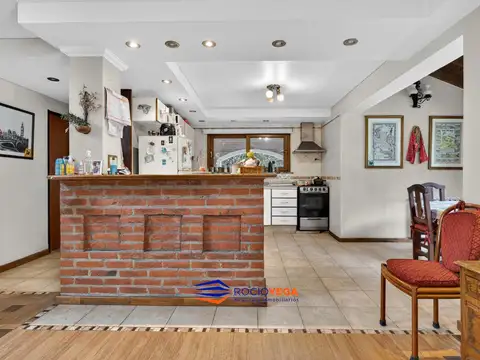 Casa en Venta con 5 cocheras