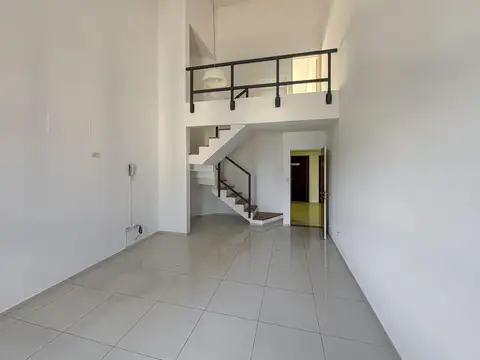 Oficina de 2 ambientes con baños comunes y seguridad en Ciudad Ribera