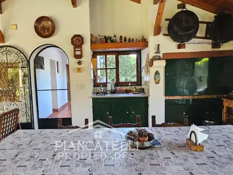 Casa 4 ambientes con 2 baños