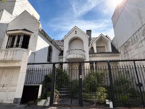 VENTA CASA A RECICLAR APTA LOTE CONSTRUCTORA
