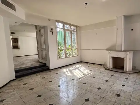 Casa en Venta con 3 cocheras