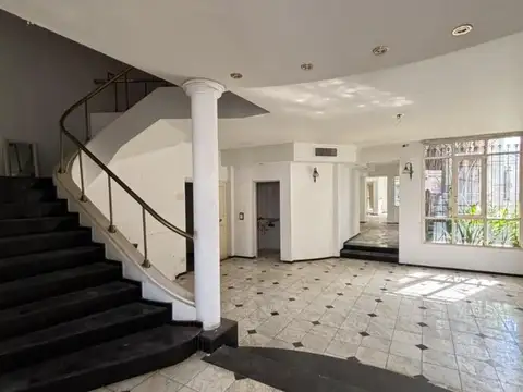 Casa 5 ambientes con 4 baños