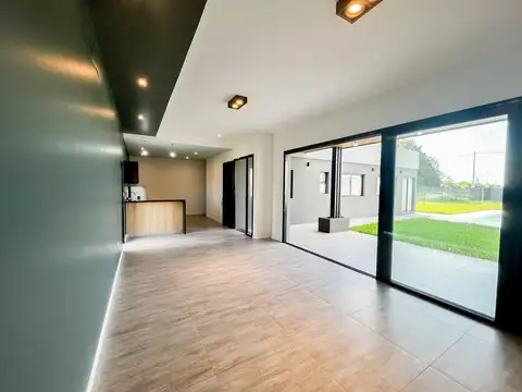 Moderna casa en venta tres dormitorios, apta crédito  