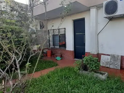 VENTA Casa 3 amb  con jardin y cochera , QUILMES