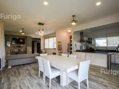 Casa 10 ambientes con 4 baños
