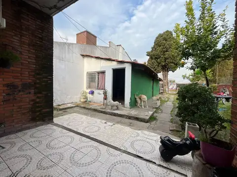 CASA EN VENTA 4 AMBIENTES TEMPERLEY P/2 FAMILIAS