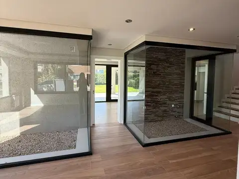 Casa 4 ambientes con 4 baños