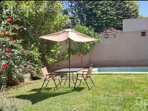 Casa en venta en Villa Devoto , con Jardin y Piscina
