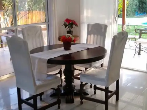 Casa en Alquiler con 1 cochera