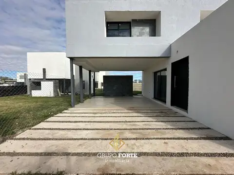 Casa 4 ambientes con 3 baños