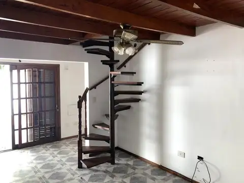 Casa en Alquiler con 1 cochera