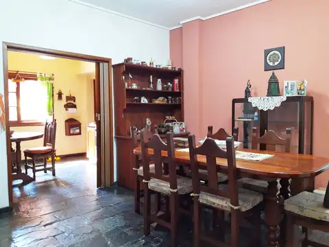 Venta casa parque cochera 5 ambientes V. Luzuriaga