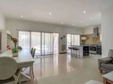 Casa en Venta en Francisco Alvarez, USD 240.000