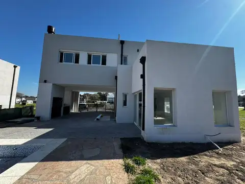 CASA CUATRO AMBIENTES A ESTRENAR EN ARENAS CHICO