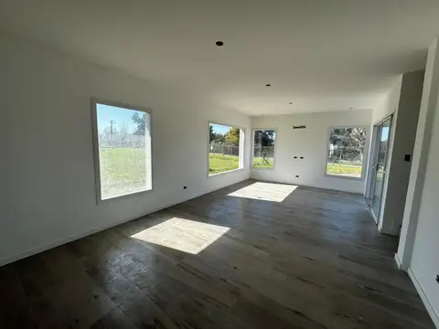 Casa 4 ambientes con 3 baños