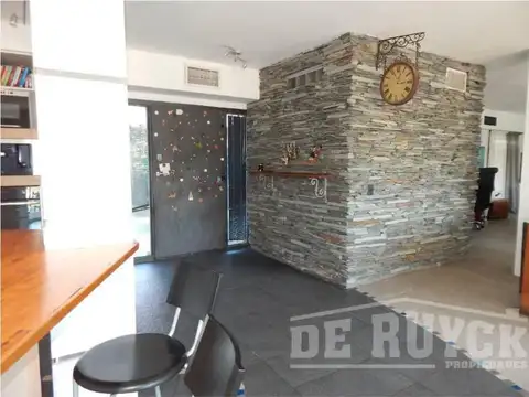 Casa 6 ambientes con 4 baños